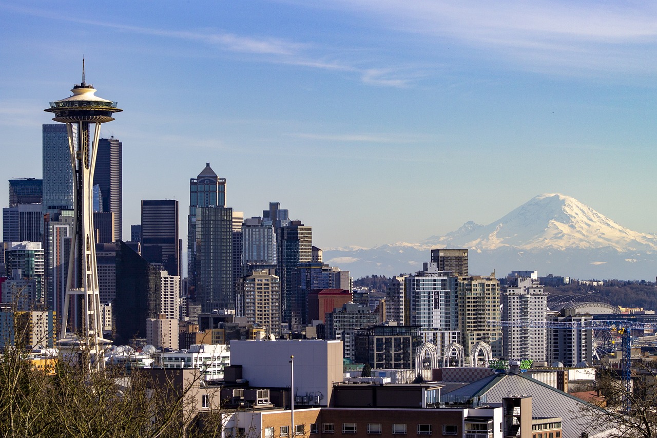 Seattle skyline with Space Needle and Mount Rainier